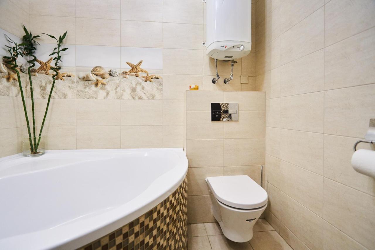Apartment - Sobornaya Street Kremenchuk Ngoại thất bức ảnh